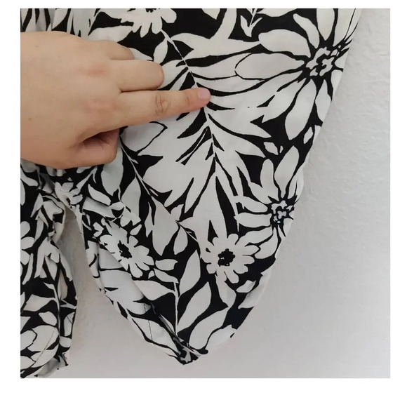 French Laundry Floral Print Joggers Cropped Pants Rayon Black White Size 1X - Picture 14 of 14